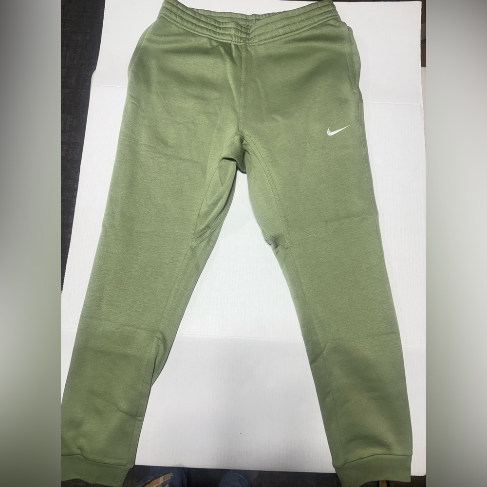 Nike men’s size medium sweats- standard fit/taper leg